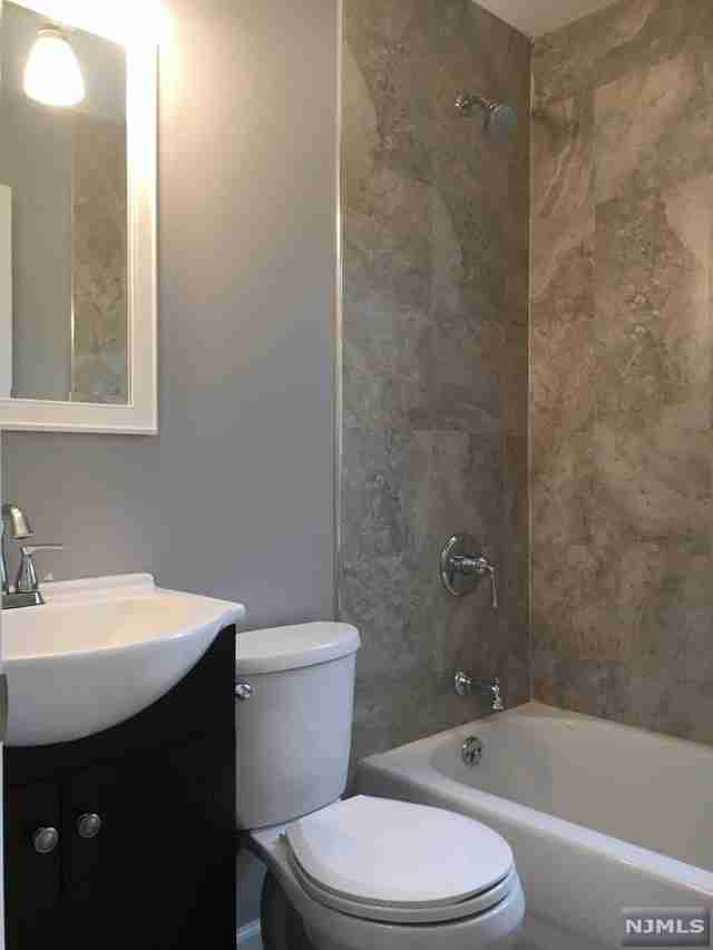 37 Tuella Ave Elmwood Park, NJ 07407