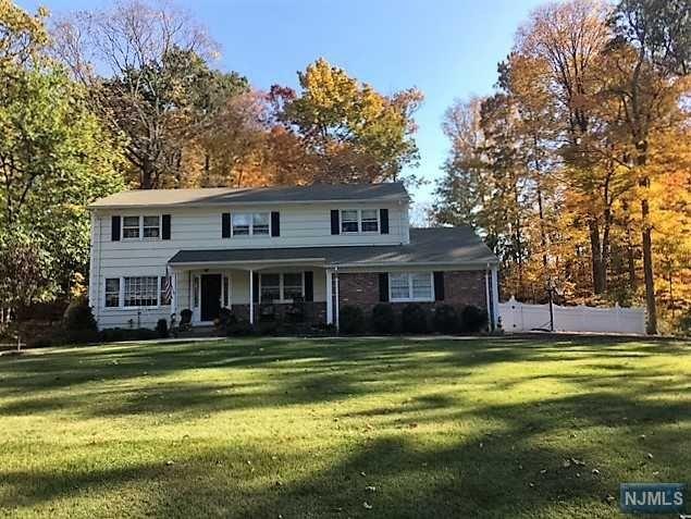 890 Colonial Rd