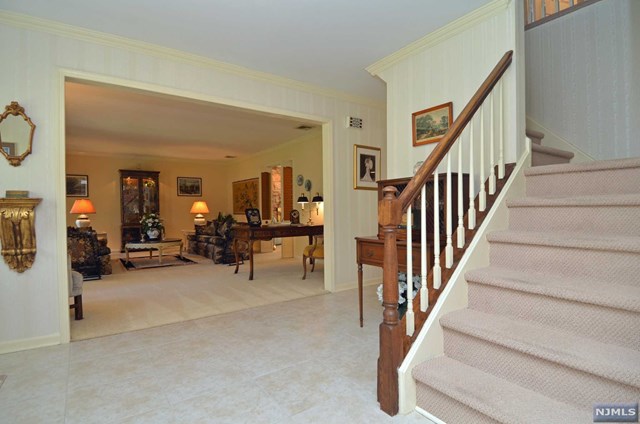 718 Wyandotte Dr