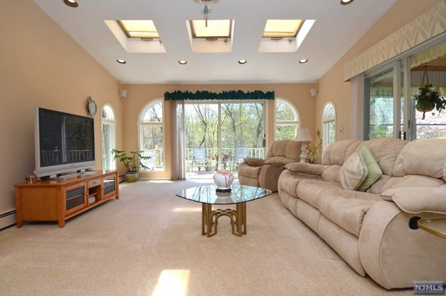 718 Wyandotte Dr
