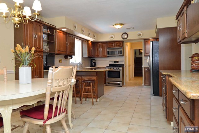 718 Wyandotte Dr