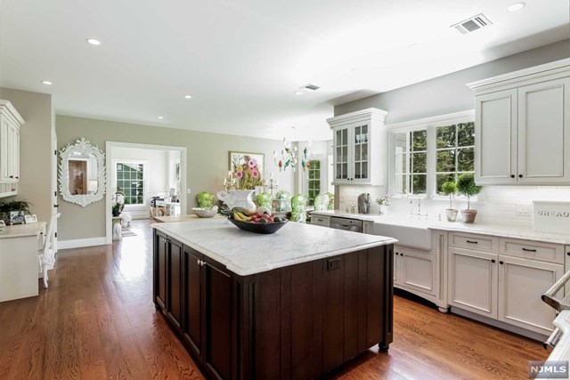 For Sale: 1054 Lake Dr Franklin Lakes, NJ 07417