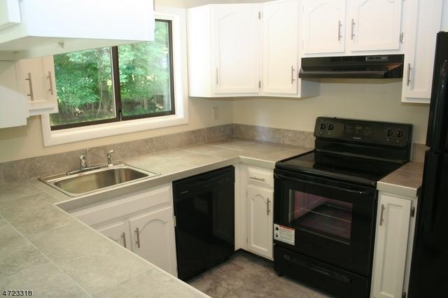 8 Meadow Pond Rd