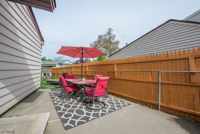 40 Burnside Pl