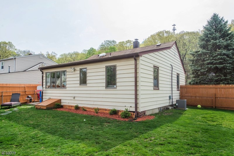 40 Burnside Pl