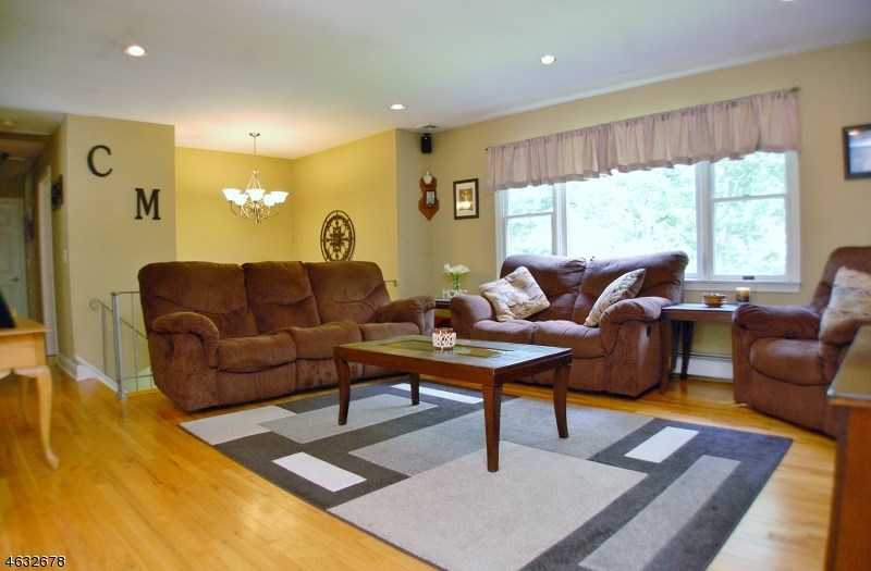 7 Dover Milton Rd Oak Ridge, NJ 07438