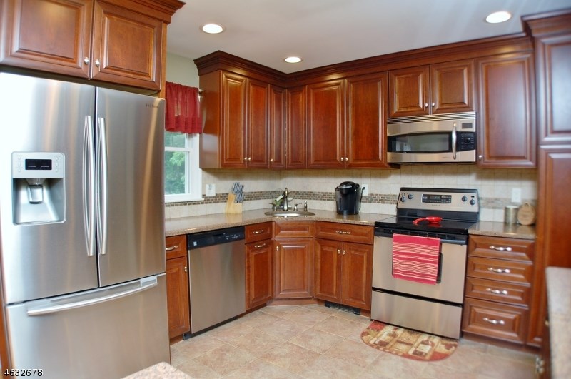 7 Dover Milton Rd Oak Ridge, NJ 07438