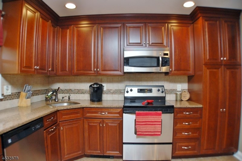 7 Dover Milton Rd Oak Ridge, NJ 07438