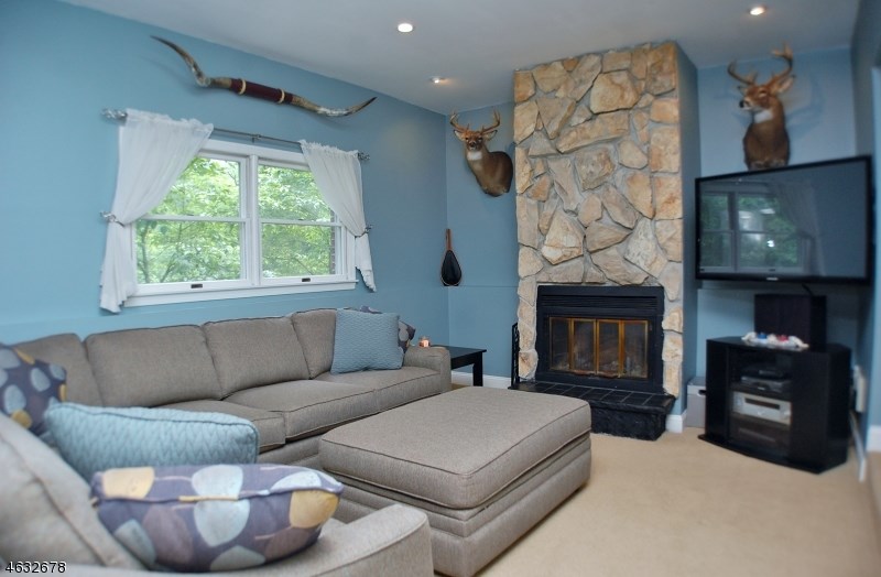 7 Dover Milton Rd Oak Ridge, NJ 07438