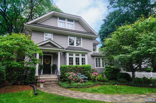 271 Orchard Pl Ridgewood, NJ 07450