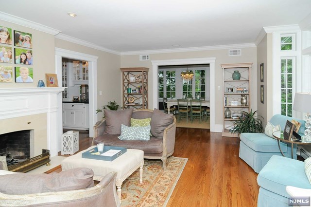271 Orchard Pl Ridgewood, NJ 07450