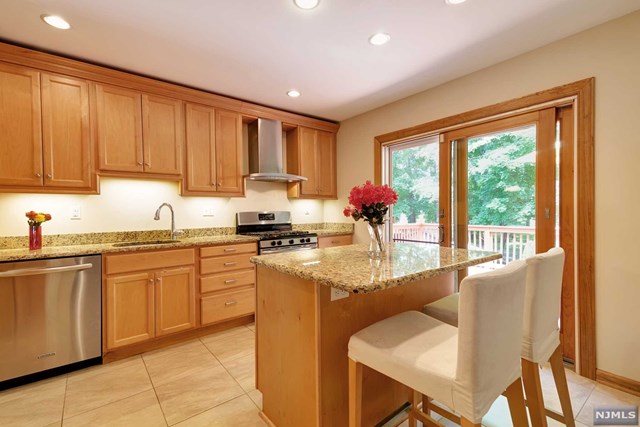 567 Knickerbocker Rd Ridgewood, NJ 07450