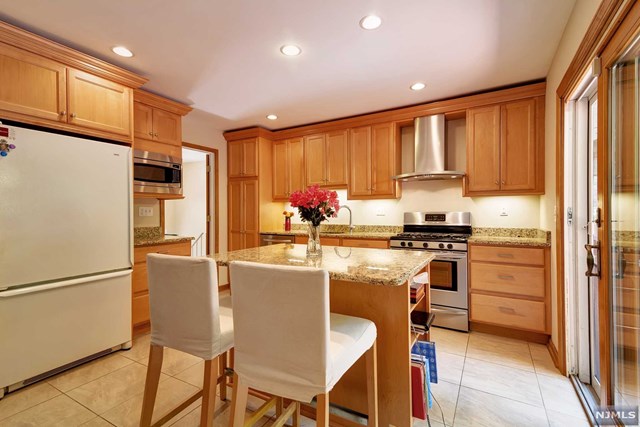 567 Knickerbocker Rd Ridgewood, NJ 07450