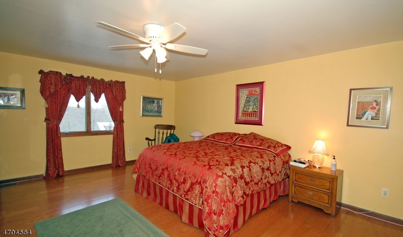 32 Elinora Dr