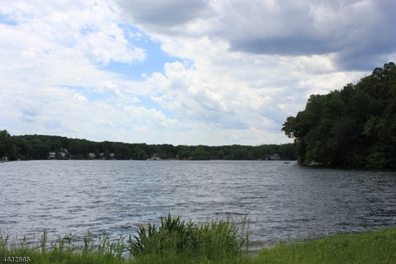 For Sale: 277 Lakeview Ave Ringwood, NJ 07456