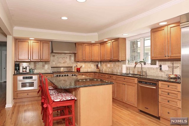 For Sale: 20 Hemlock Hill Rd Saddle River, NJ 07458