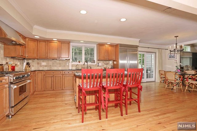 For Sale: 20 Hemlock Hill Rd Saddle River, NJ 07458