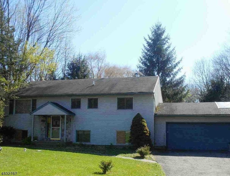 For Sale: 8 Mango Dr Sussex, NJ 07461