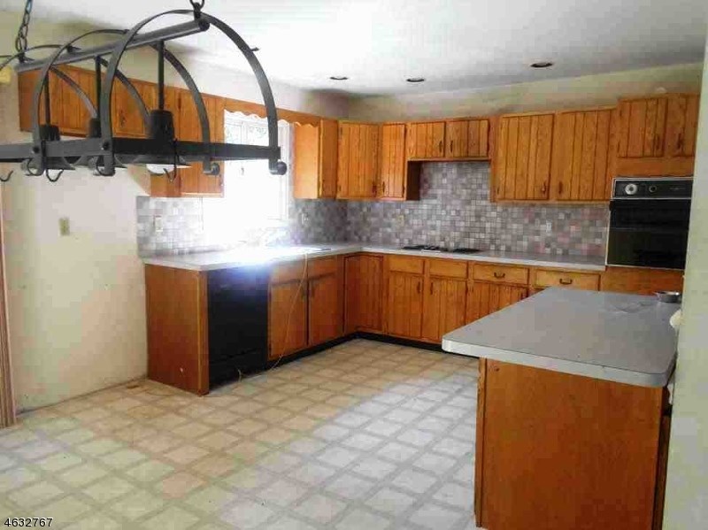 For Sale: 8 Mango Dr Sussex, NJ 07461