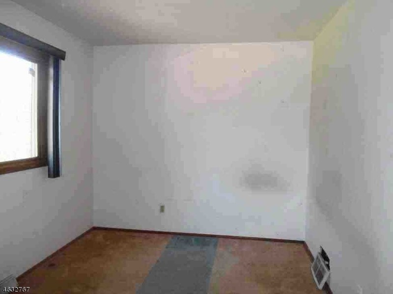 For Sale: 8 Mango Dr Sussex, NJ 07461