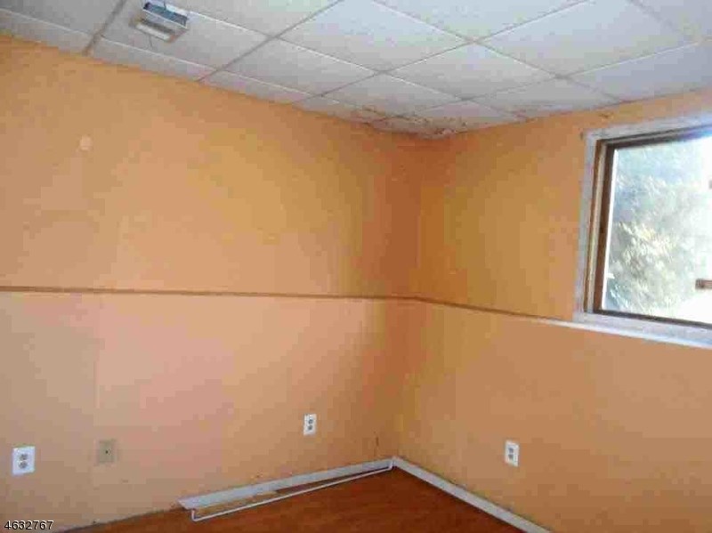 For Sale: 8 Mango Dr Sussex, NJ 07461
