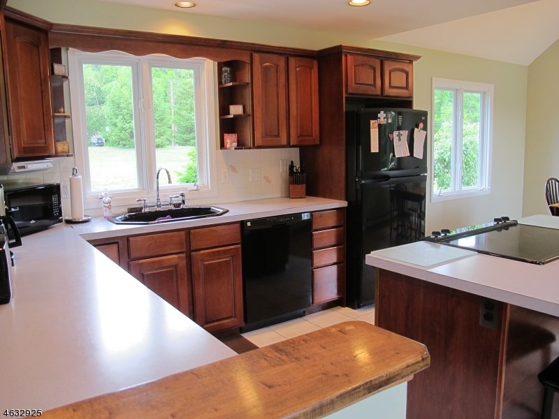 7 Mac Peek Rd Vernon, NJ 07462