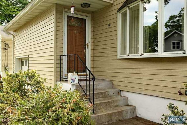 For Sale: 19 Grand Ave Waldwick, NJ 07463