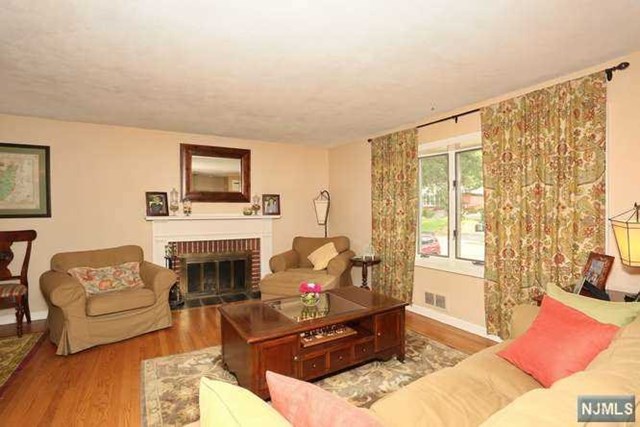 For Sale: 19 Grand Ave Waldwick, NJ 07463