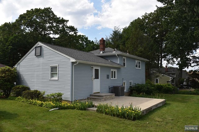 For Sale: 58 Evergreen St Waldwick, NJ 07463