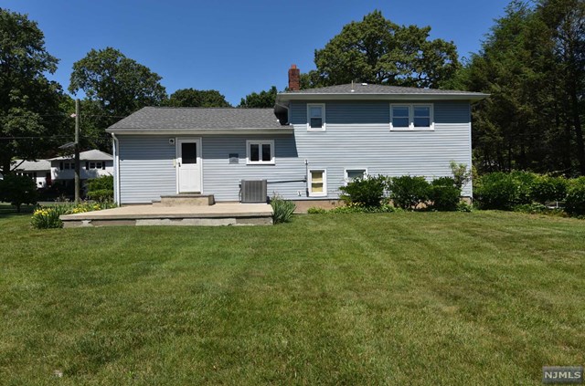 For Sale: 58 Evergreen St Waldwick, NJ 07463