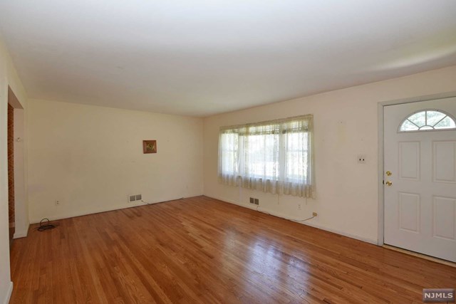 For Sale: 58 Evergreen St Waldwick, NJ 07463