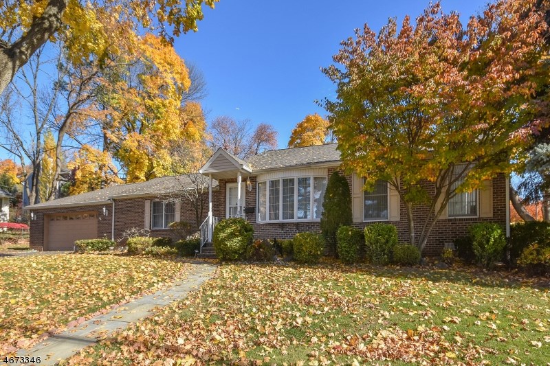 38 Maple Ave