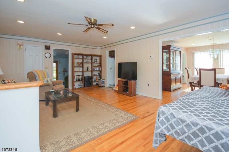 38 Maple Ave