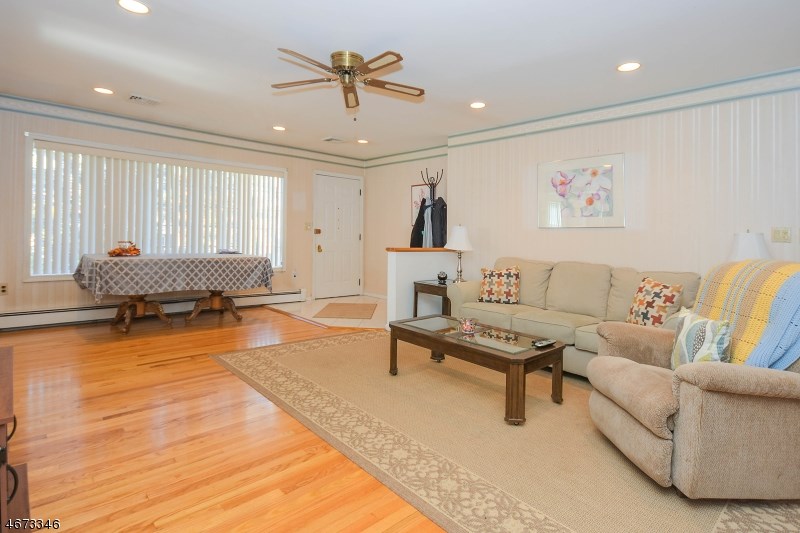 38 Maple Ave