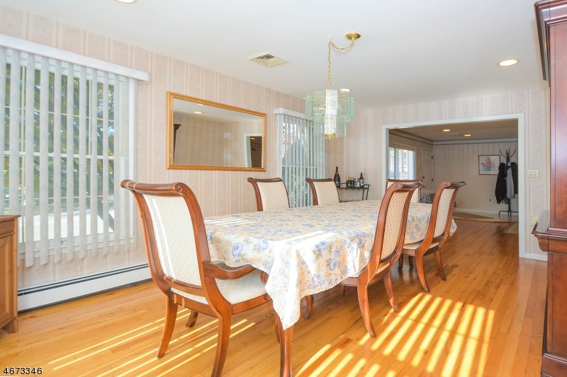 38 Maple Ave