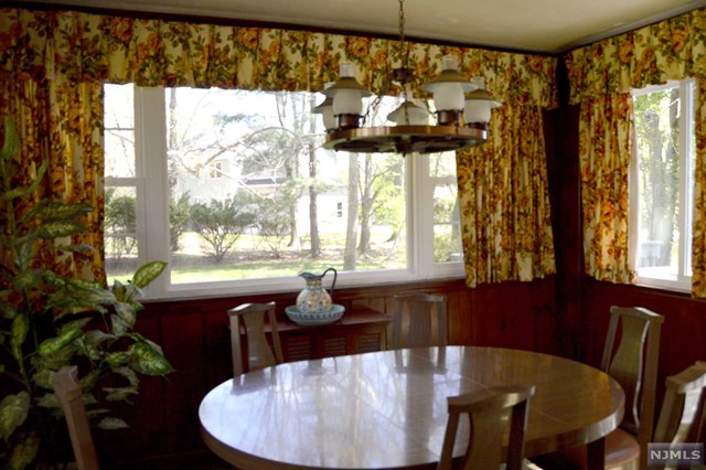 54 Woodstock Dr, Wayne NJ 07470