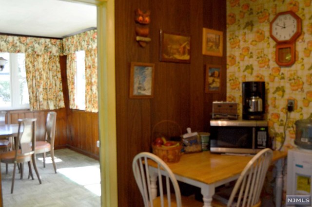 54 Woodstock Dr, Wayne NJ 07470