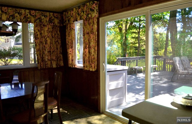 54 Woodstock Dr, Wayne NJ 07470