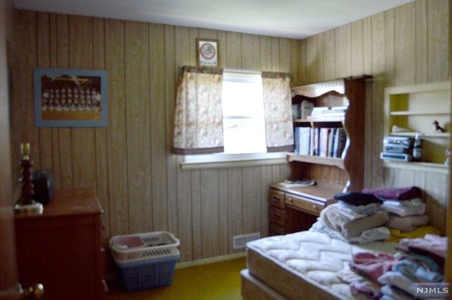 54 Woodstock Dr, Wayne NJ 07470