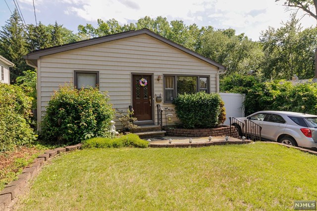For Sale: 16 Lenape Trl Wayne, NJ 07470