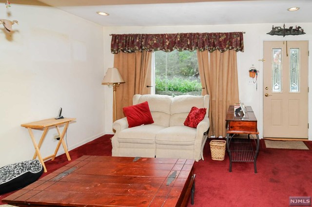For Sale: 16 Lenape Trl Wayne, NJ 07470