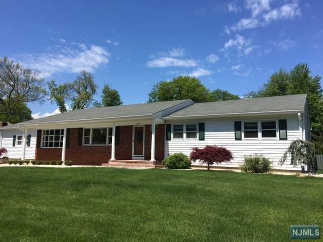 427 Manchester Way, Wyckoff NJ 07481