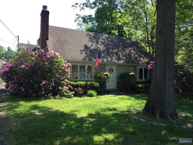 For Sale: 100 Edison St Wyckoff, NJ 07481