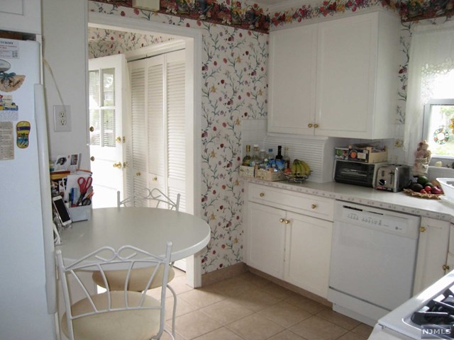For Sale: 100 Edison St Wyckoff, NJ 07481