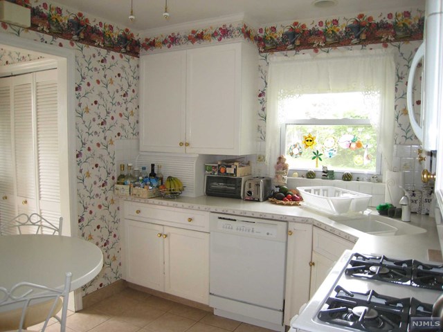 For Sale: 100 Edison St Wyckoff, NJ 07481
