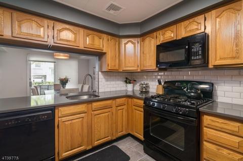 229 New St