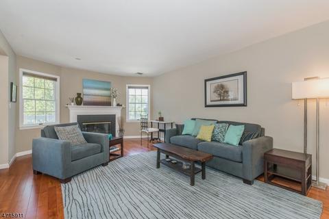 229 New St