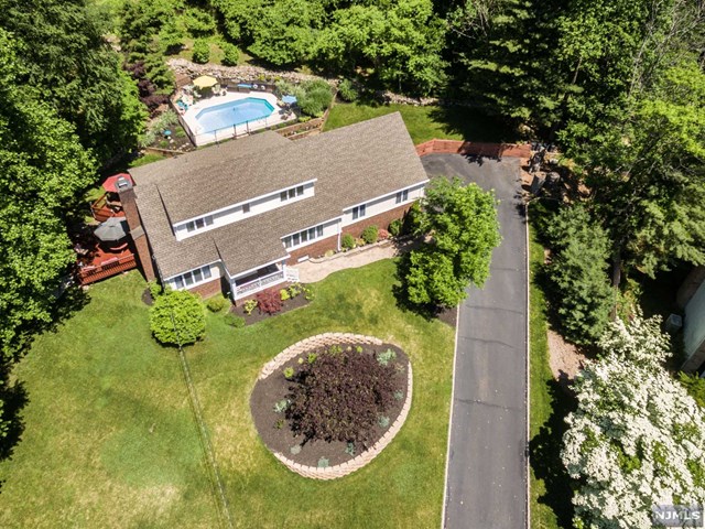 For Sale: 31 Rockledge Rd Hawthorne, NJ 07506