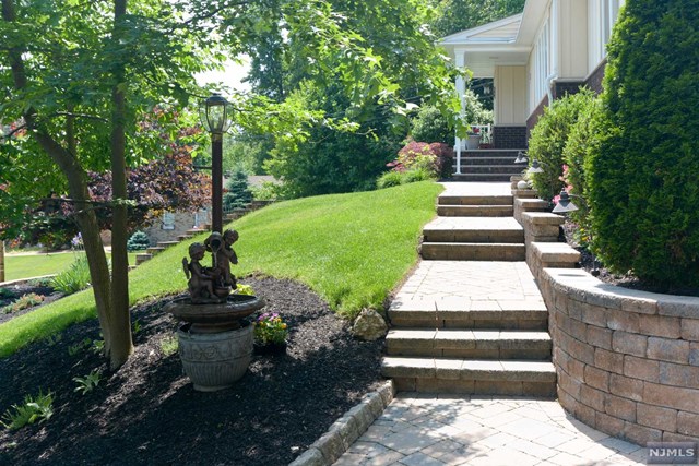 For Sale: 31 Rockledge Rd Hawthorne, NJ 07506