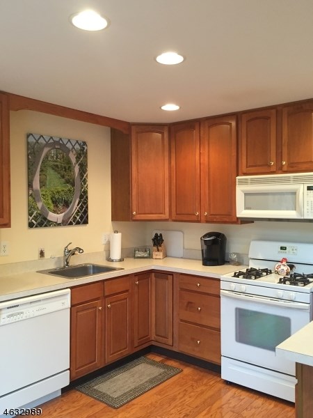 For Sale: 46 Peach Tree Ln Hawthorne, NJ 07506